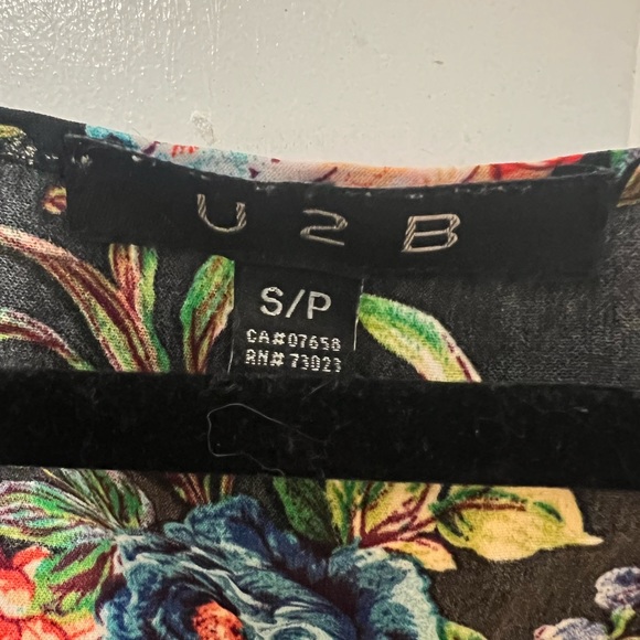 U 2 B flowered dress with v back hem on bottom dress - Picture 3 of 3